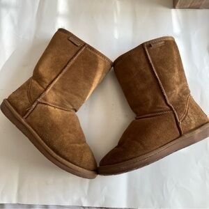 Minnetonka Genuine Sheepskin leather Women Olympia Short Boots Golden Tan size 8